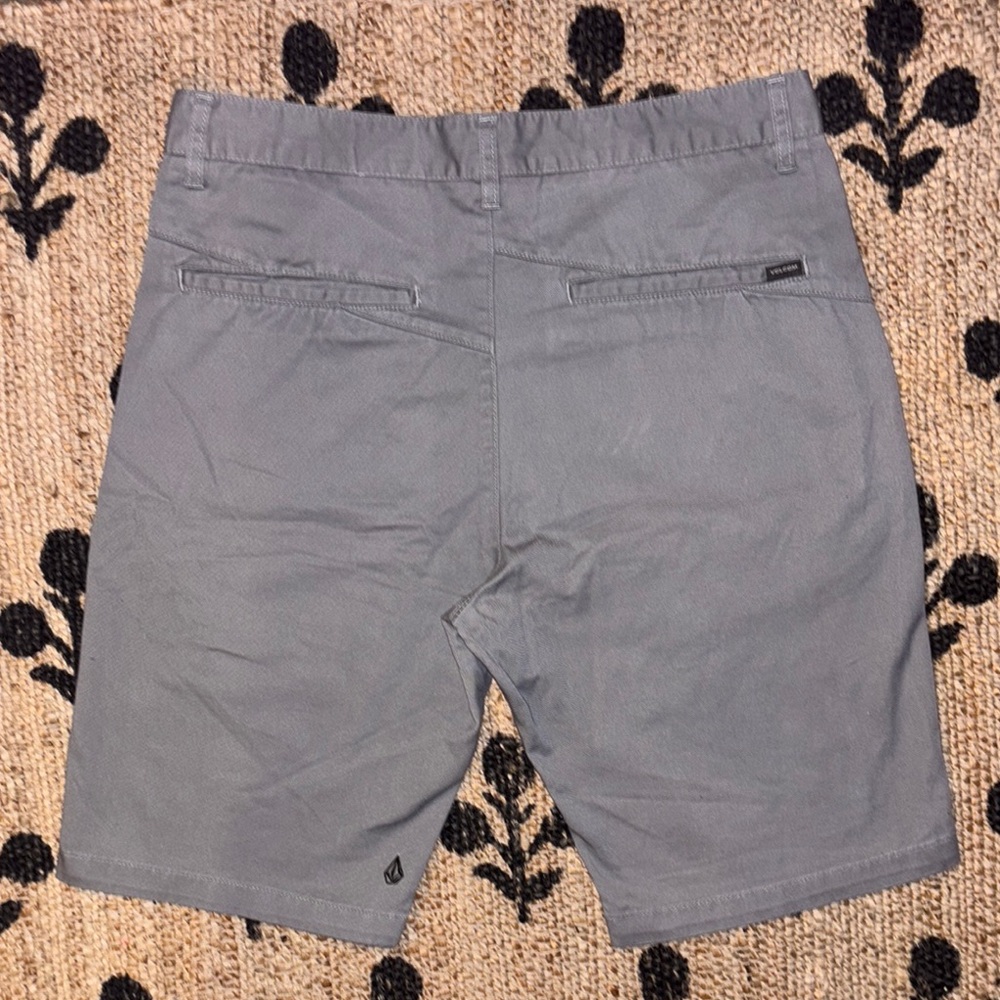 Volcom Men's Grey Flat Front Shorts - Picture 2 of 2